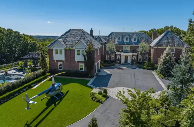 Long Island Home With Indoor Sports Court (PHOTOS)