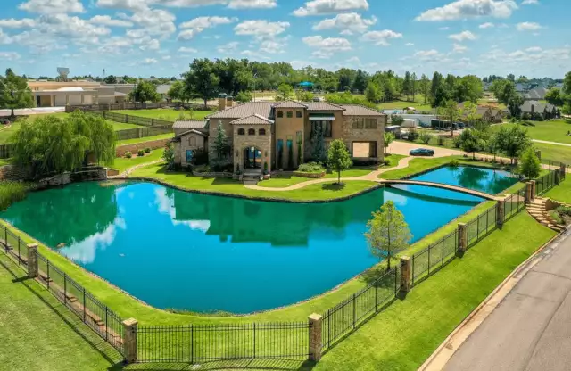 $2.9 Million Oklahoma Home With Stocked Pond (PHOTOS)