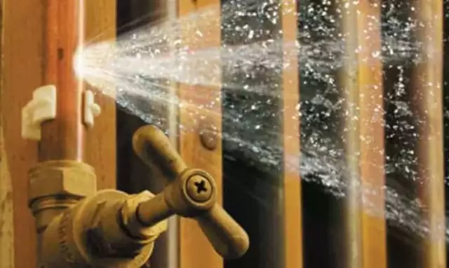 Broken Pipes? 12 Signs that Indicate Water Damage inside the Walls -