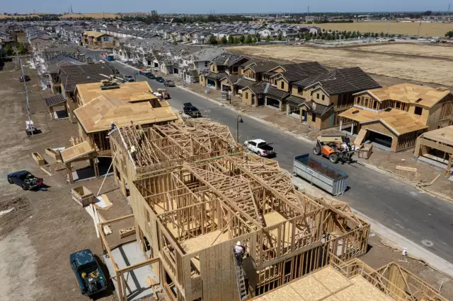 Homebuilders face headwinds on multiple fronts