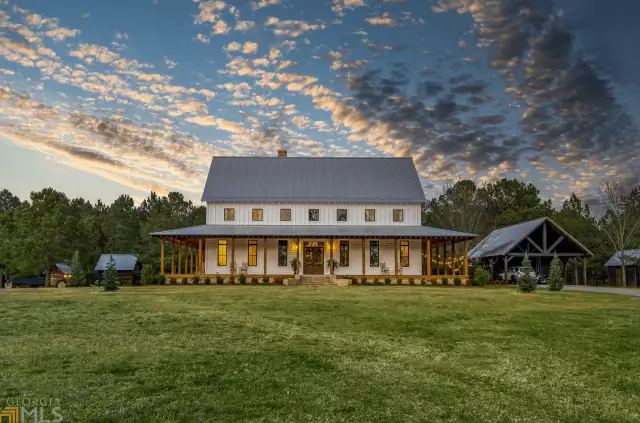 100+ Acre Georgia Estate With Modern Farmhouse (PHOTOS) - Homes of the Rich