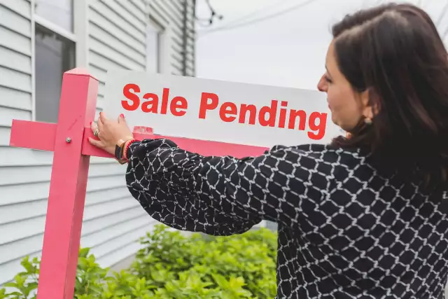 U.S. pending home sales drop for a sixth month in worst skid since 2018