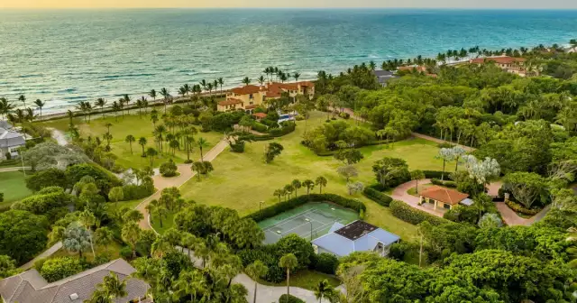 Billionaire Larry Ellison lists Florida mansion for $145 million