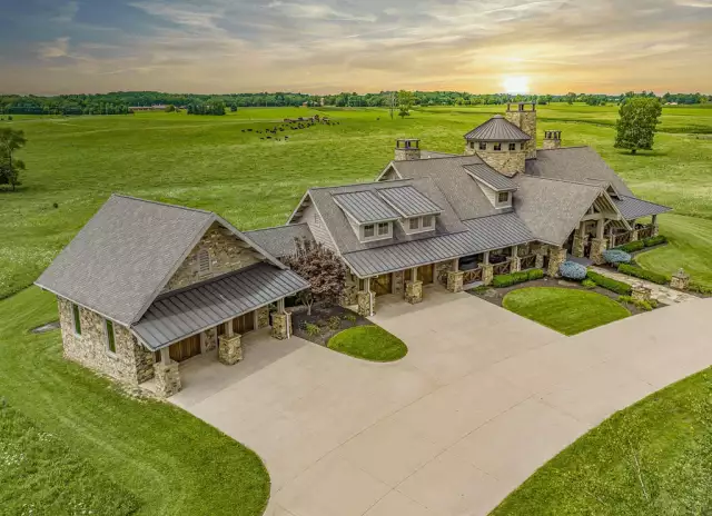 $1.9 Million Home On 13 Acres In Indiana (PHOTOS)