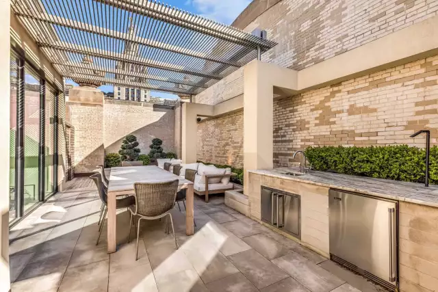 Feasting Alfresco: 4 Homes with Delectable Outdoor Kitchens - Sotheby´s International Realty | Blog