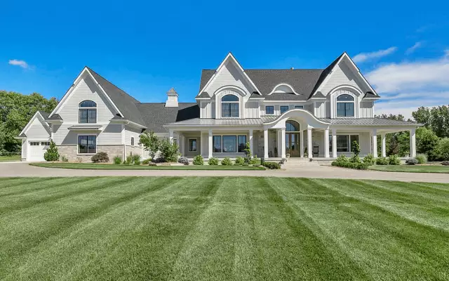 $3.9 Million Michigan Home On 12 Acres (PHOTOS)