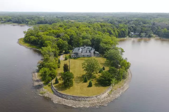 Historic Stone Mansion In Canada On A 19 Acre Peninsula (PHOTOS)