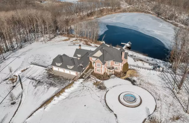 323 Acre Estate With 4 Homes & Underground Bunker (PHOTOS)