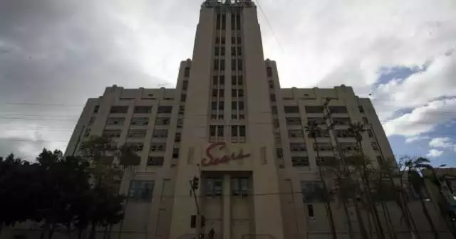 Column: Can a giant, empty Sears building help solve homelessness in Los Angeles?