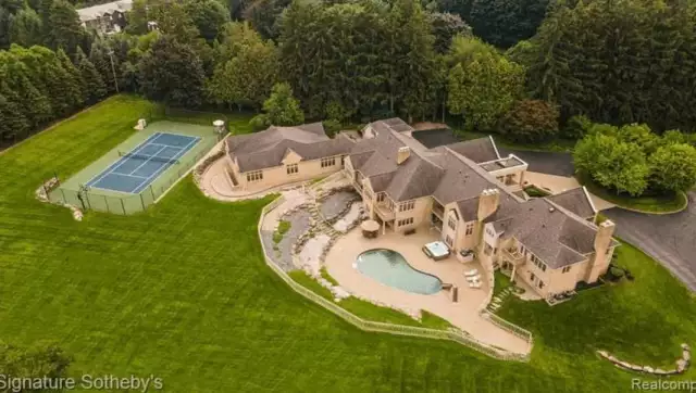 $3.9 Million Michigan Home With Indoor Basketball Court (PHOTOS + 3D TOUR) - Homes of the Rich