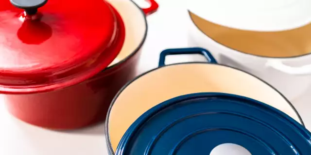 Enameled Cast Iron vs Cast Iron: Which is right for you? (June 2022)