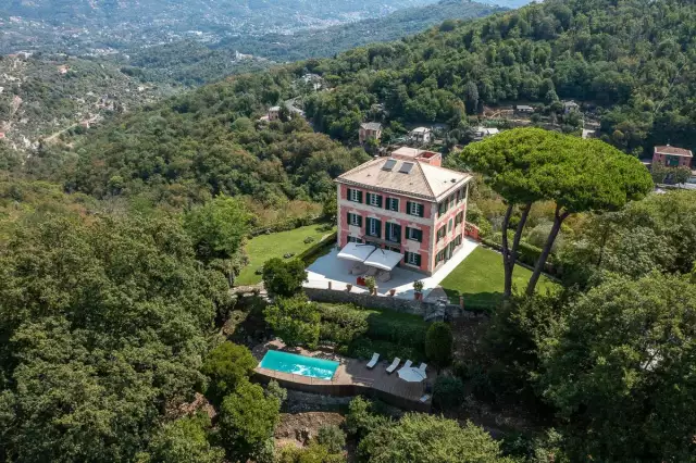 Hillside Villa Basks In The Beauty Of The Italian Riviera