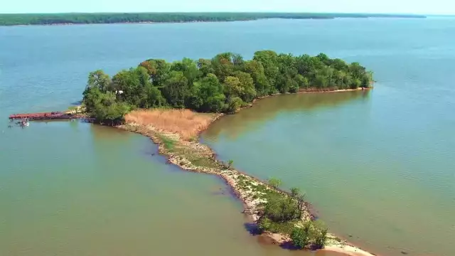 $4.7M Private Island Near DC Is Steeped in U.S. Aviation History