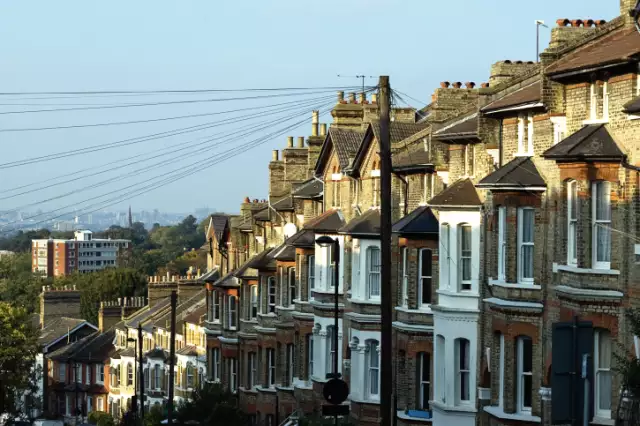 House price rises slow again in December, Zoopla says