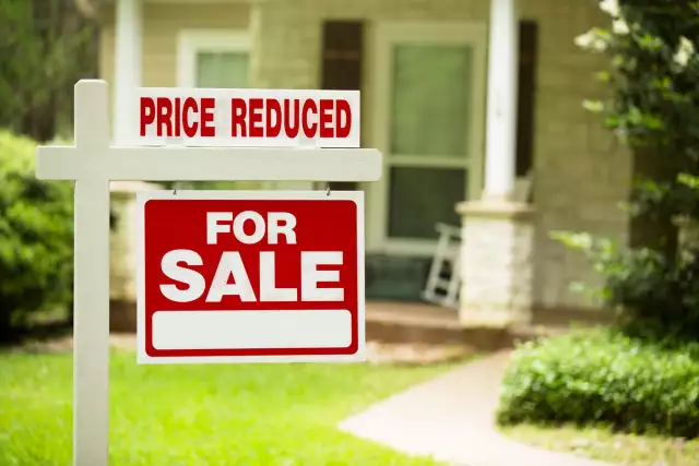 Metro area home sales plunge as prices trend lower - Mortgage Rates & Mortgage Broker News in Canada