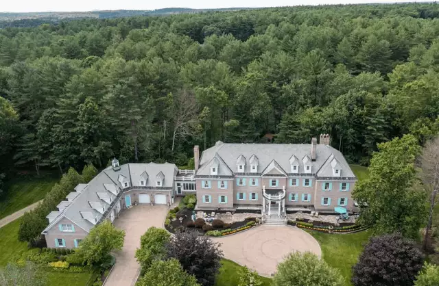 New Hampshire Home On 16 Acres With Indoor Pool (PHOTOS) - Homes of the Rich
