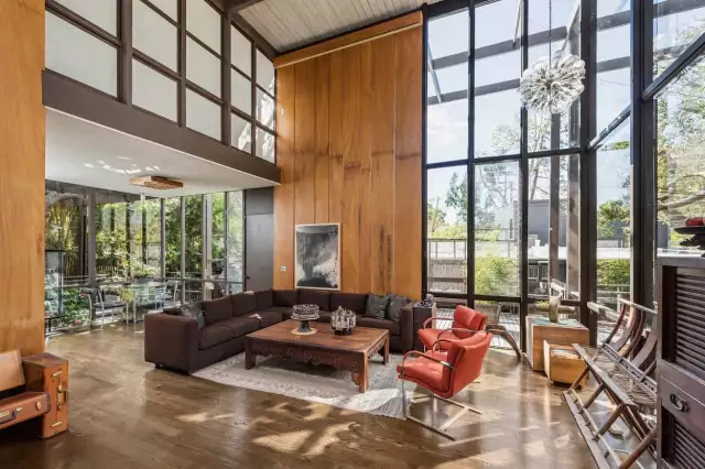 Midcentury Modern ‘Treehouse’ Incorporates Century-Old Sycamores and Native Oaks in Its Design