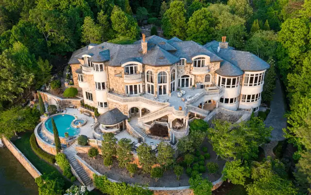 Incredible Lakefront Home In Chattanooga, Tennessee (PHOTOS)