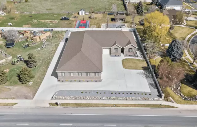 $2 Million Utah Home With Indoor Basketball Court (PHOTOS)