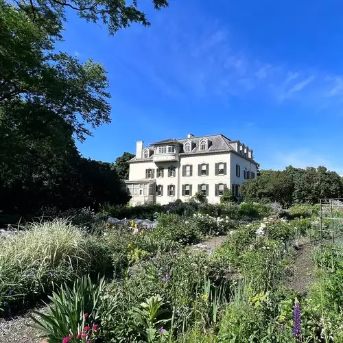 GPOD on the Road: The Gardens of Spadina Museum - FineGardening