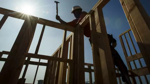Homebuilder sentiment drops for fourth straight month, as rising rates push housing to 'an inflectio...