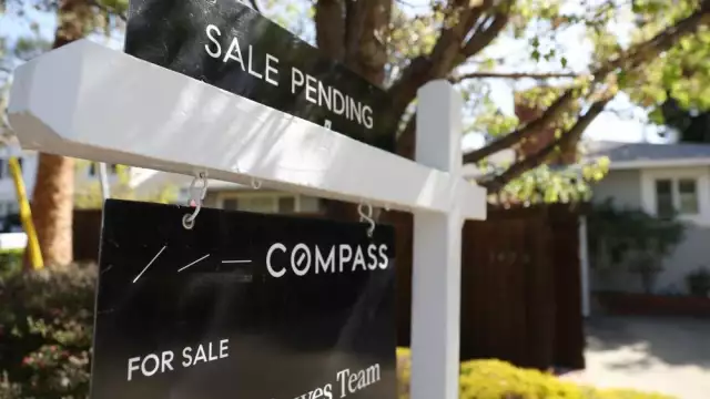 U.S. Pending Home Sales Tumble in June