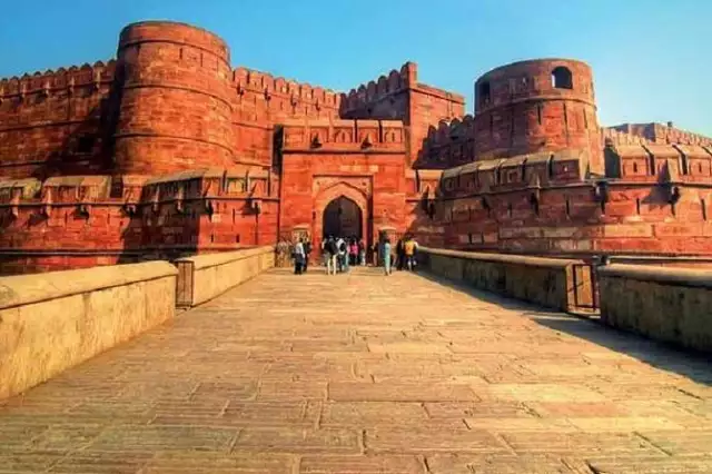Monday Flashback Story – Red Fort, Agra –  The Sustainable fort from Mughal Era !