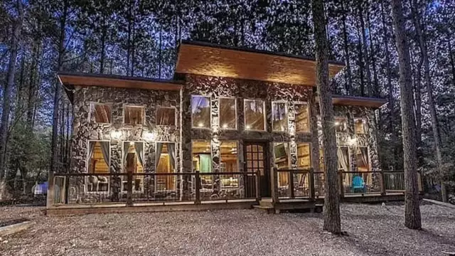 ‘Romancing the Stone’: Popular Vacation Rental in Oklahoma Available for $739K