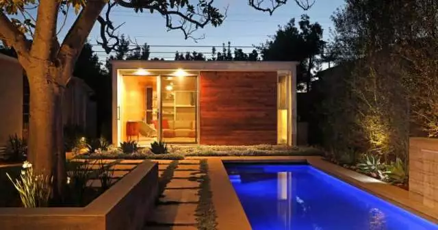 A tiny home transforms this Santa Monica backyard into a WFH retreat