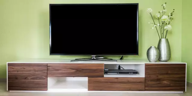 How Wide is a 55-inch TV (May 2022)