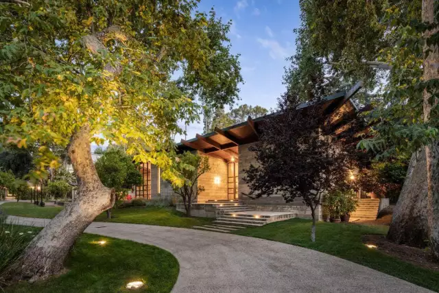 Hollywood Couple Alyson Hannigan And Alexis Denisof Seek $18 Million For Encino Estate