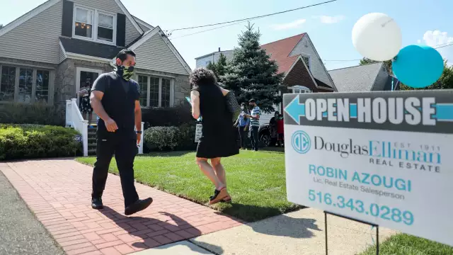 Mortgage demand sinks, even as rates drop for the second week