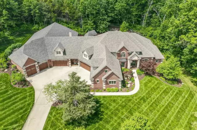 Missouri Home With Indoor Basketball Court (PHOTOS)