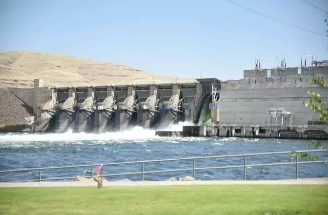 Replacing Power From Four Wash. State Dams Would Cost Billions, Report Says